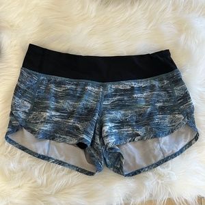 LULULEMON Speed Up short Low-rise 2.5". Size 6.